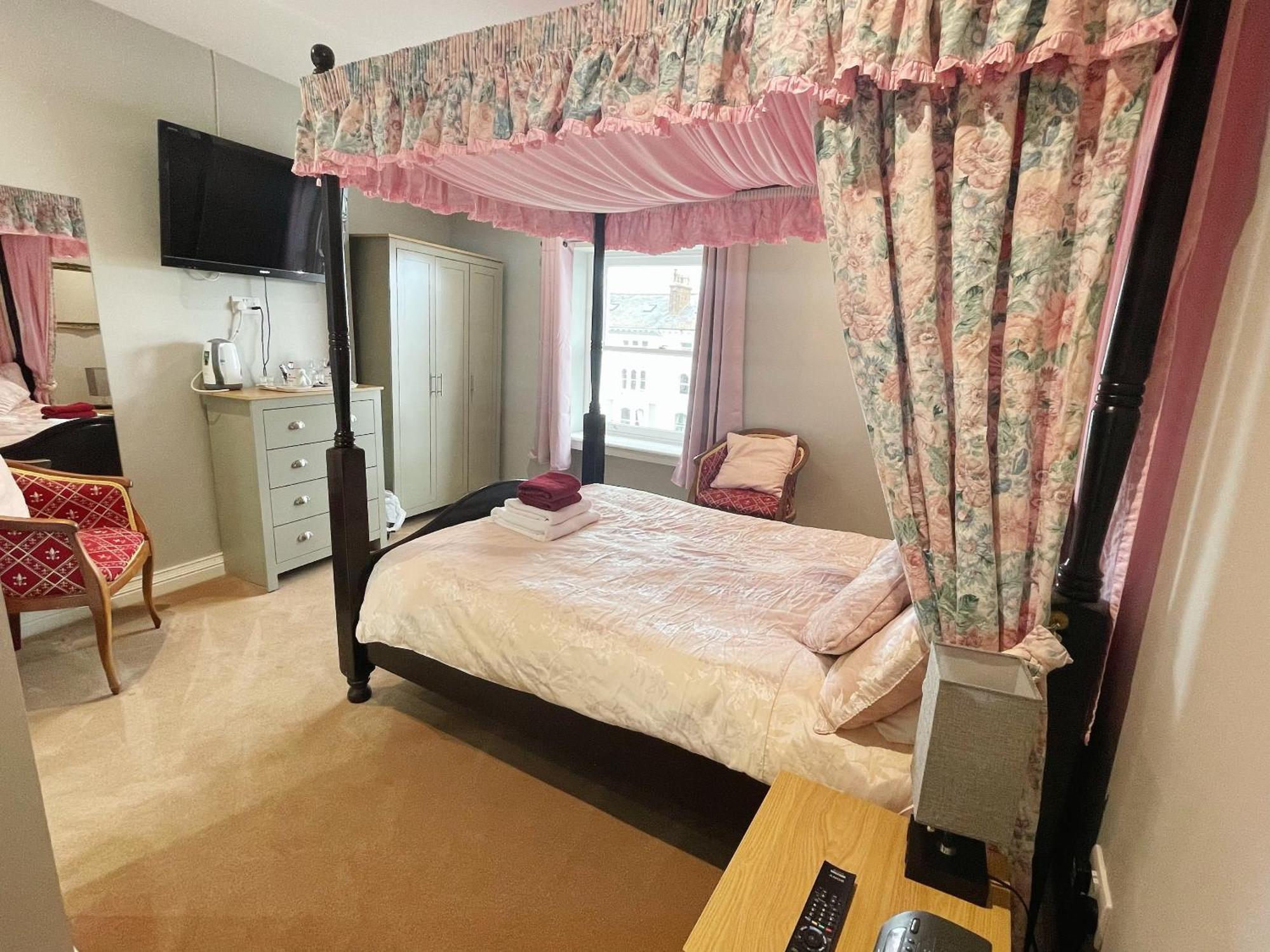 White Court Llandudno Bed & Breakfast Room photo